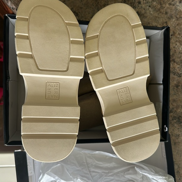 NATURALIZER Jubalee Block Sandals - Picture 6 of 6